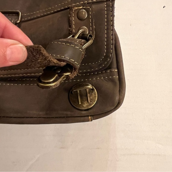 Unisex Brown Leather adjustable crossbody shoulder messenger or backpack - Picture 6 of 16